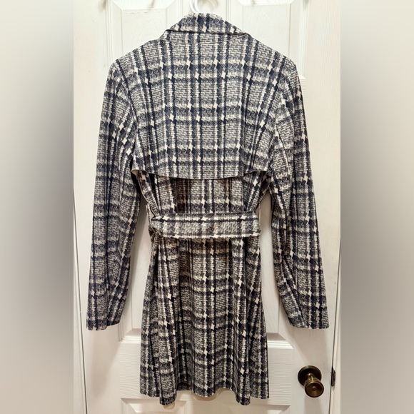 Solitaire Black and Cream Trench Coat - Picture 2 of 9